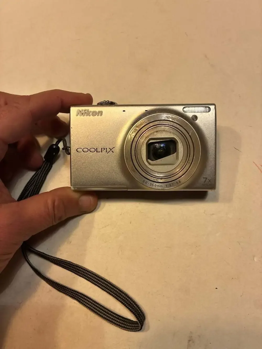 Nikon COOLPIX S6100 16.0MP Digital Camera Silver 7X Wide Zoom